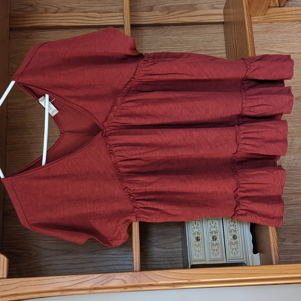 NWOT Altar'd State Robin Top